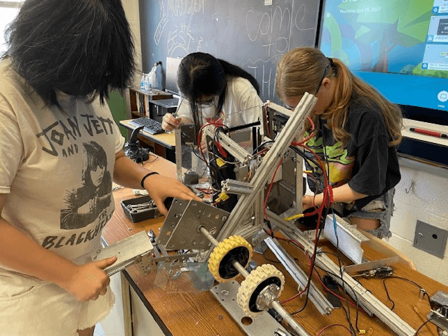 Juniors found summer robotics program for women and gender minority students