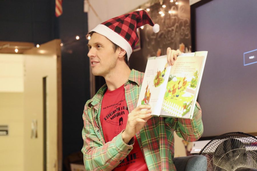 Mr. McDonaugh reads holiday childrens books at Seasons Readings