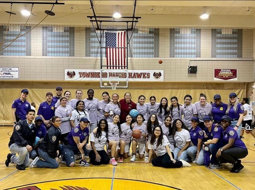 The+Girls+Varsity+Basketball+Team+and+NYPD+Officers+at+the+Coaches+Vs+Cancer+event.+