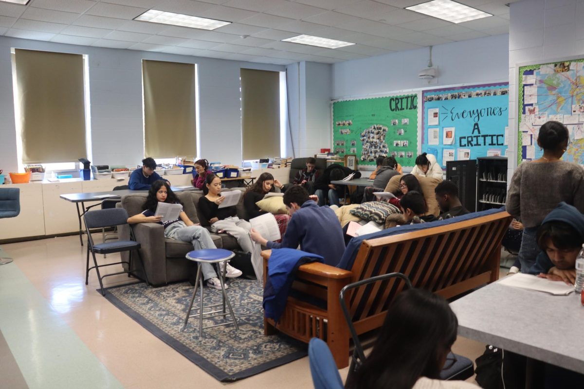 Students read during the FON cultural showcase period.