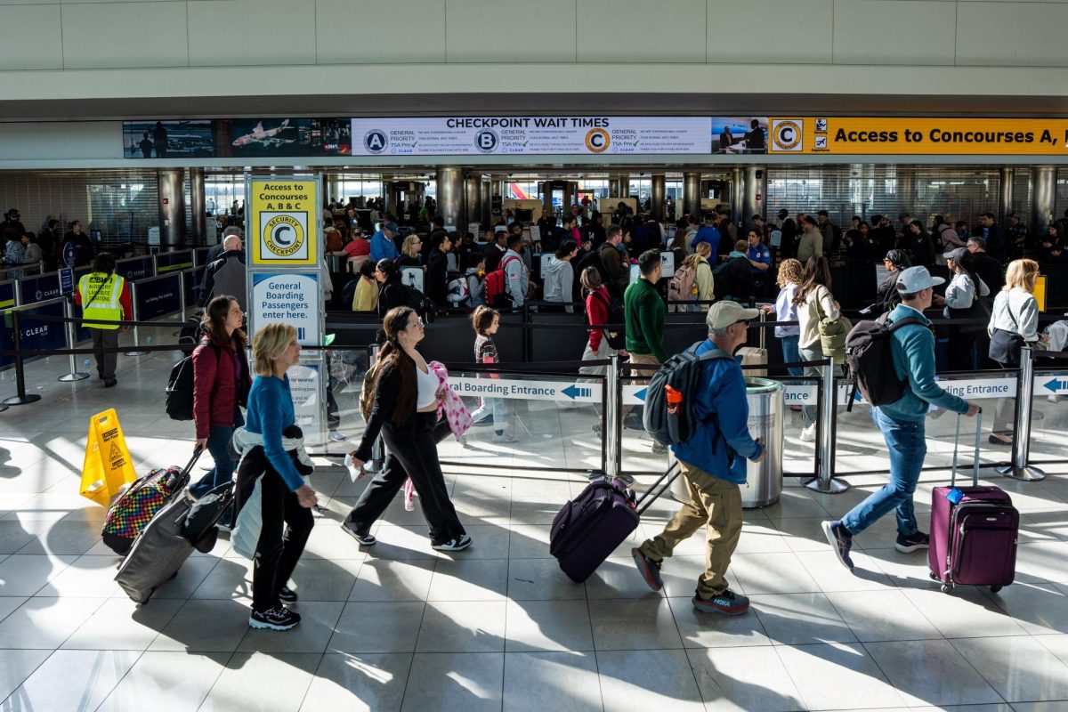 Passengers wait in a TSA security checkpoint queue that stretches through Baltimore/Washington International Thurgood Marshall Airport (BWI) in Baltimore, Maryland., U.S., March 29, 2026. REUTERS/Aaron Schwartz
